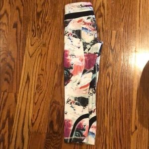 LuluLemon patterned size 2 leggings